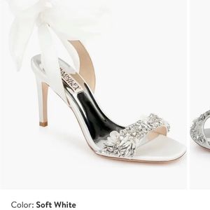 Badgley Mischka Bobby Heel. Soft white. Size 8